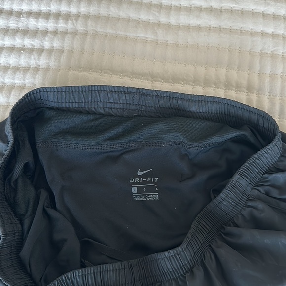 Black Nike Running Shorts Large - Picture 3 of 3